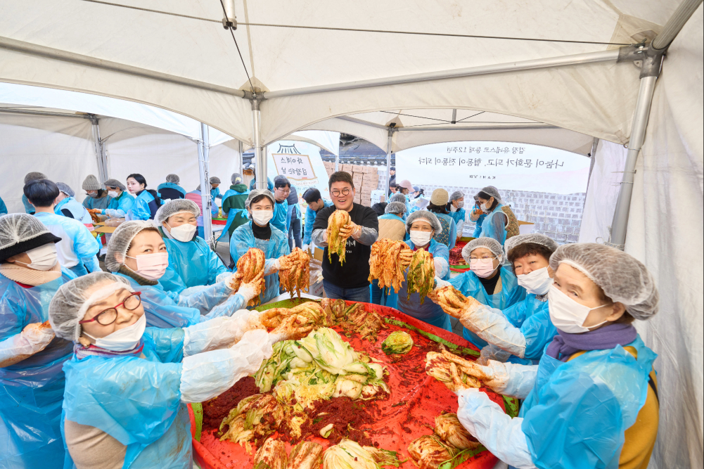 와이레스, 북촌에서 ‘김장축제’ 진행··· 외국인 관광객 참여 1170-Image